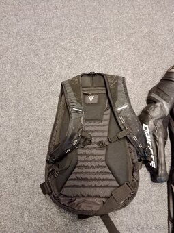 2dilná kombinéza Dainese a batoh - 8