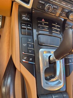 Porsche Cayenne Turbo - 8