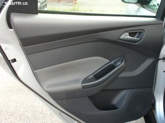 Ford Focus 1,6 16V kombi parksenzory,vyhřív sedadla,serviska - 8