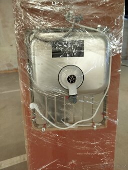 Průtoková baterie na ohřev vody + dřez + deska - 8