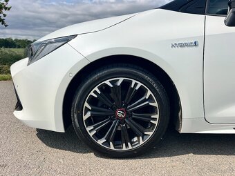► TOYOTA COROLLA 1.8 HYBRID GR SPORT E-CVT LED-KAMERA-TAŽNÉ - 8