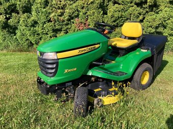 Zahradní traktor John Deere X 300 R - 8