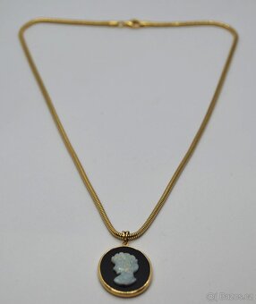 Zlatý řetízek s medailonem - 8