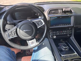 Jaguar f-pace - 8