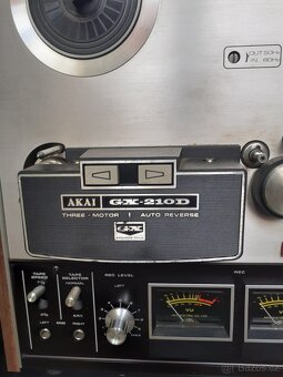 Akai kotoučový magnetofon - 8