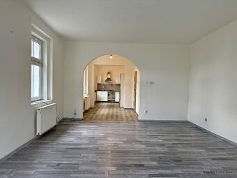 Pronájem atypického bytu 3+1, 95 m2, garáž, zahrada, Dubí - 8