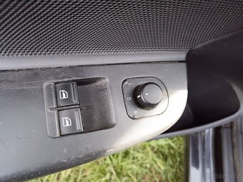 Golf 5 V 1.4 16V 55kw red edition 2din radio - 8