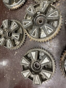 Predám používaná ROZETA JAWA 250 350 panelka 46,47zubov - 8