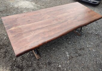 Akáciový stůl s ručně kovanými nohami - 8