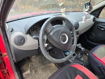 Dacia Sandero - 8
