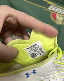 Fotbalové kopačky Under Armour Magnetico Clone 42,5 - 8