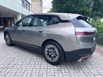 BMW iX 40 - 8