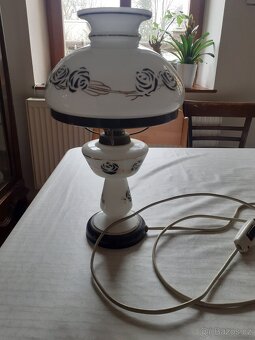 PETROLEJOVÁ LAMPA S RŮŽEMI NA EL. - 8