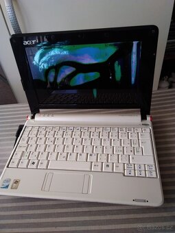 Acer Aspire One ZG5 bílý s prasklým displejem. - 8