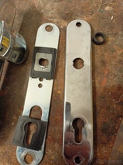 Bezpečnostní kování klika koule Rostex R1/0 - 8