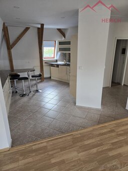 Pronájem podkrovní bytové jednotky 3+1 s parkováním, 124 m2, - 8