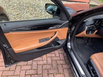 BMW 530d xDrive Touring 195kW – LUXURY, tažné, panorama - 8