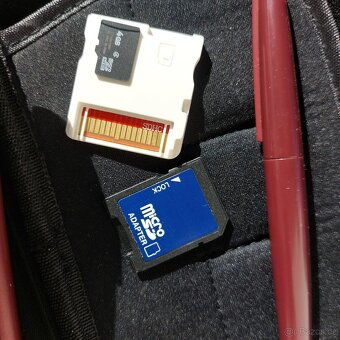 Nintendo DSi XL + R4 SDHC karta + bohaté příslušenství - 8