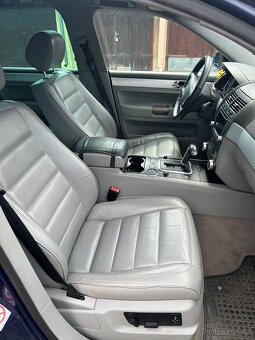 VW Touareg 3.0 TDI V6 - 8
