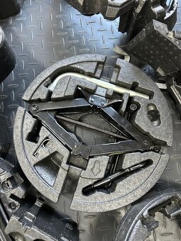 Vložka s příslušenstvím do dojezdového kola, rezervy - 8