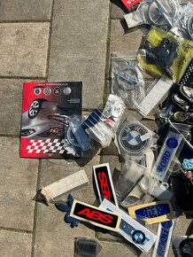 Autopotřeby, klíčenky, znaky, samolepky - 8