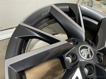 ALU R18 NOVÉ ŠKODA SUPERB III typ VELA Black 8x18 ET44 - 8