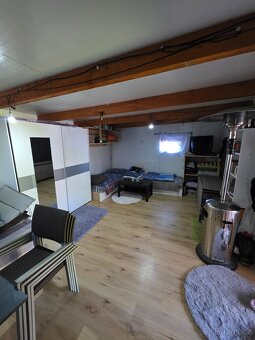Zahrada se zateplenou chatkou, pergolou 250m2 - 8