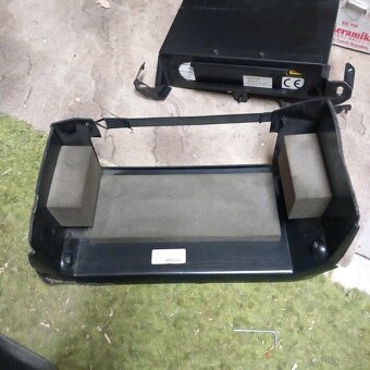 Originální CD changer AUDI 100 / A6 C4 + držák a kryt do kuf - 8