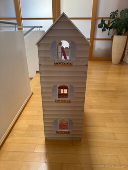 Prodám dřevěný osvětlený domeček pro panenky - 8