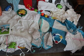 panenky,2 zavinovačky+ oblečky a ostatní - 8