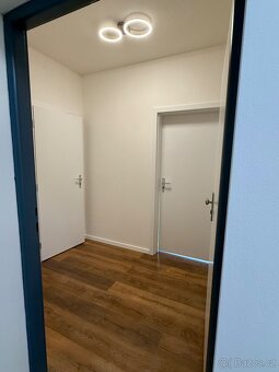 🏡 Pronájem bytu 1+kk s komorou a parkovacím stáním - 8