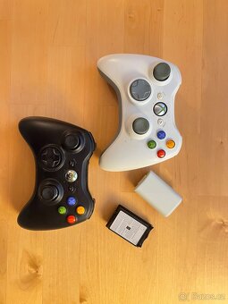 Xbox 360 Slim 250GB + Kinect + 27 her + herní ovladače - 8