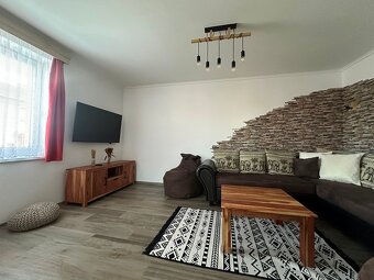 Prodej rodinného domu 252 m² s pozemkem 894 m² - 8