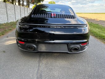 Porsche 911 Carrera 4 - 8