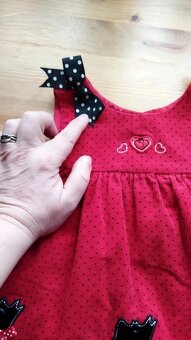 Prodám luxusní červeno černé šatičky 18/24 měsíců - 8