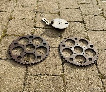 Jawa 100 Robot - rozety a stit - 8