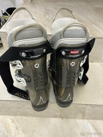 Zimní  sportovní potřeby - lyze, boty, brusle, přilby… - 8