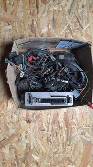 BMW E12, E30, E34 - zbytky dílů - 8