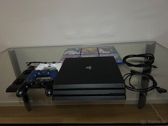 PlayStation 4 Pro 1TB + 3 ovladače + 7 her - 8