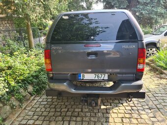 Toyota Hilux 2.5 D-4D - 8