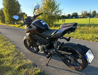 🏍️ CFMOTO 300 NK – 4 500 km, perfektní stav - 8