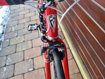 Prodám juniorské silniční kolo Fort - 8