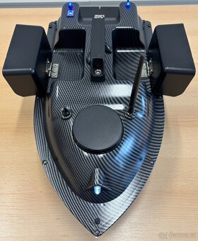 Tříkomorová loďka CARBON GPS s baterií 12000mAh včetně obalu - 8