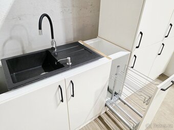 Kuchyňská linka se spotřebiči (téměř nová) - 8