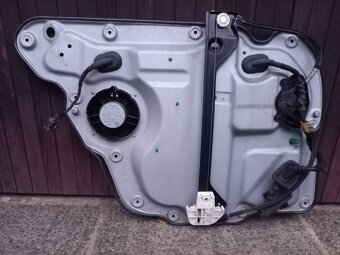 Vw Touran - stahovačky elektrické 4x - 8