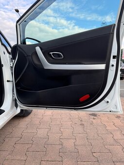 Kia Ceed - 8