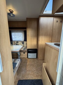 Bürstner FUN 435 TK ~ Pevná postel - 8