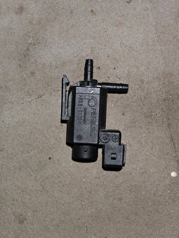 Díly na Volvo S80, V60, zrcátka, příčníky... - 8