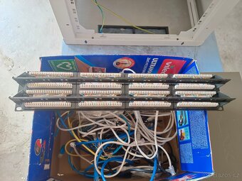 Rack skříň Triton, Patch panel, Web smart switch - 8