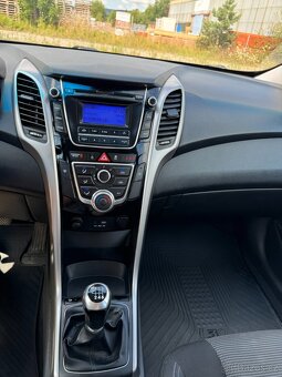 Hyundai i30 1.6 88kW 1. Maj. ČR - 8